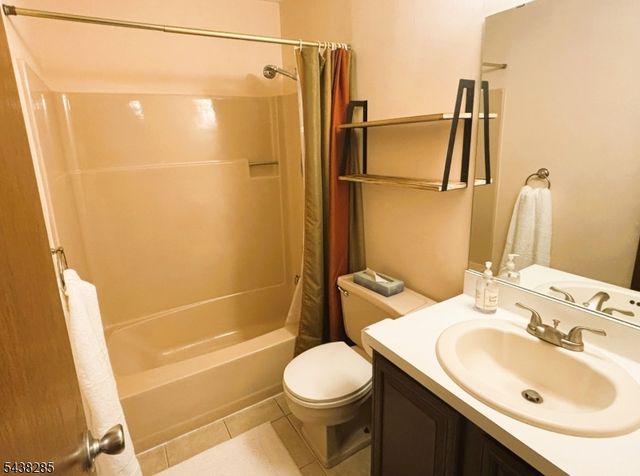 498 Auten Rd 2D, Hillsborough Twp., NJ 08844