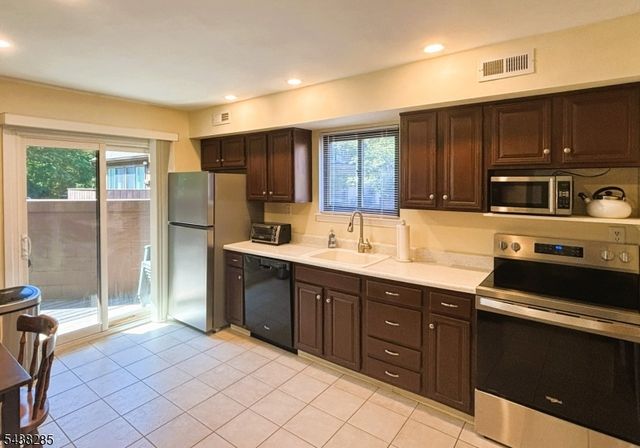 498 Auten Rd 2D, Hillsborough Twp., NJ 08844