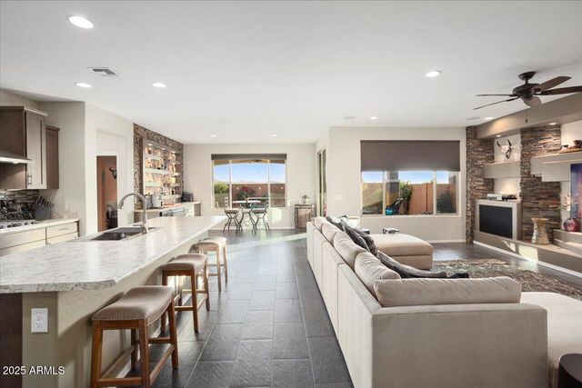 27453 W WAHALLA Lane, Buckeye, AZ 85396