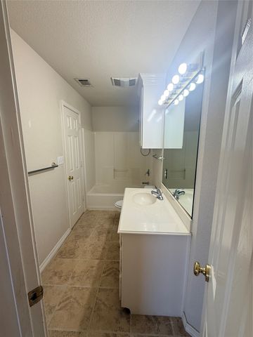 438 Lake Highland Drive, Lake Dallas, TX 75065