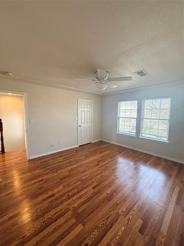 438 Lake Highland Drive, Lake Dallas, TX 75065