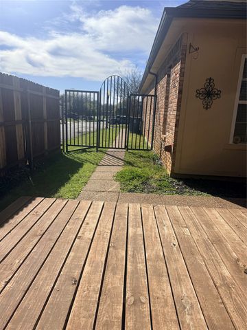 438 Lake Highland Drive, Lake Dallas, TX 75065