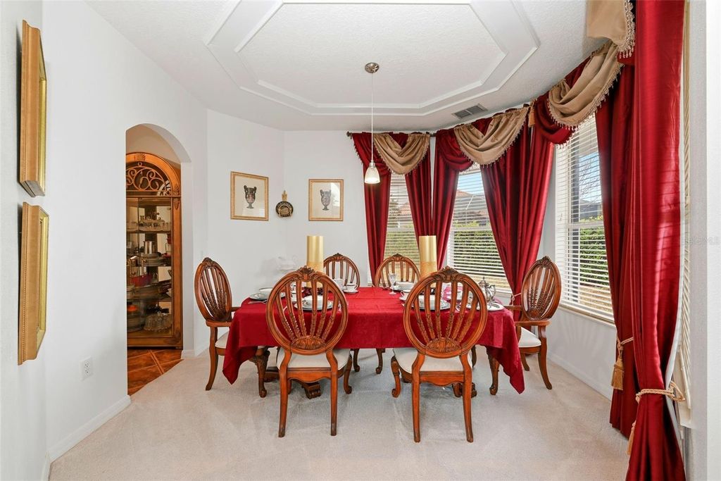 Image 13 of property listing at 910 LASCALA DRIVE, Windermere, FL 34786