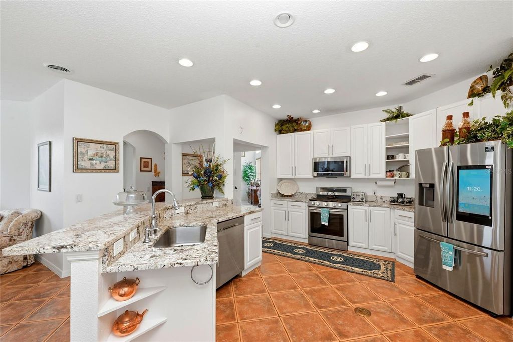 Image 16 of property listing at 910 LASCALA DRIVE, Windermere, FL 34786