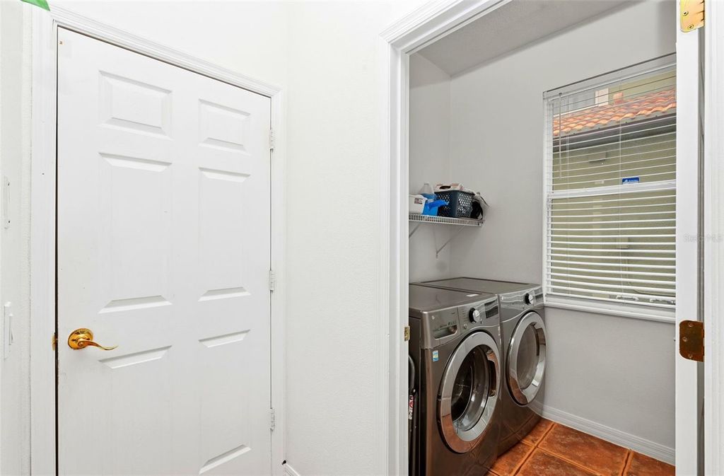 Image 19 of property listing at 910 LASCALA DRIVE, Windermere, FL 34786