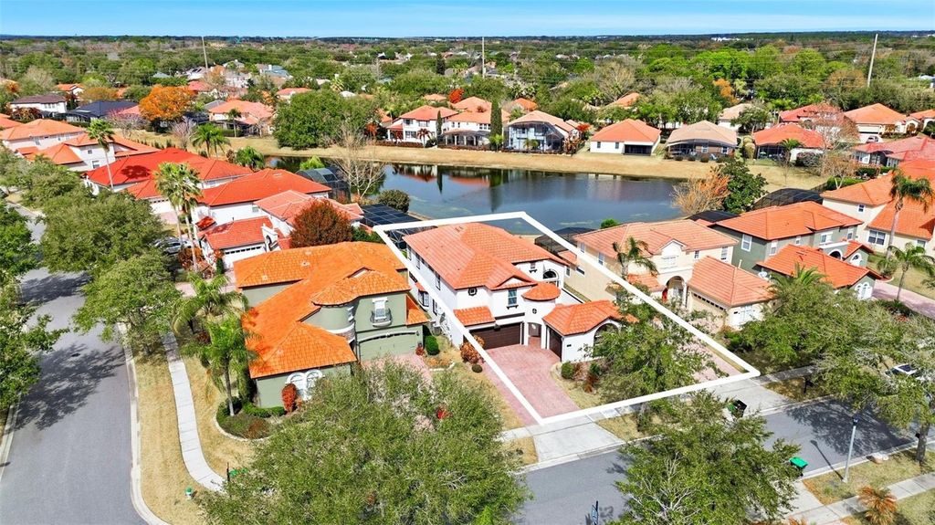 Image 4 of property listing at 910 LASCALA DRIVE, Windermere, FL 34786