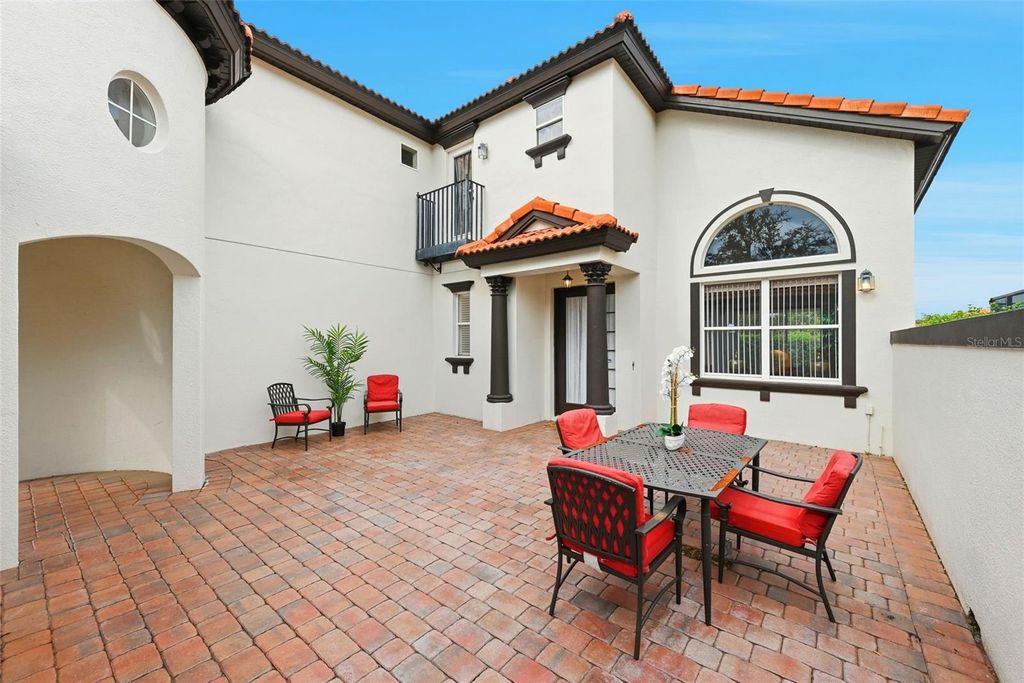 Image 5 of property listing at 910 LASCALA DRIVE, Windermere, FL 34786