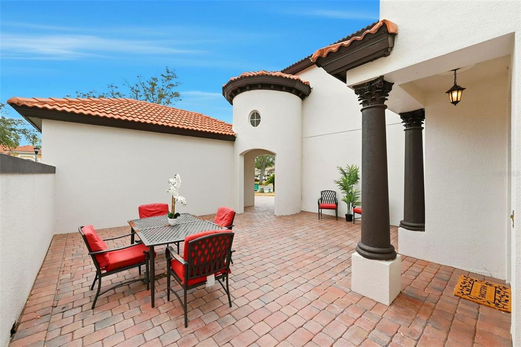 Image 6 of property listing at 910 LASCALA DRIVE, Windermere, FL 34786