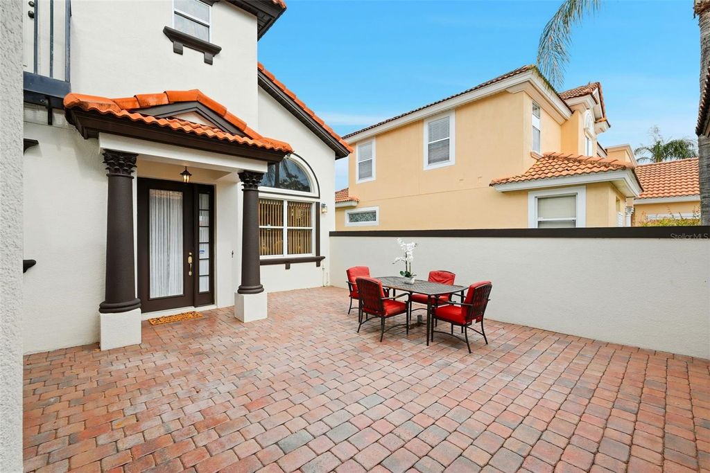 Image 7 of property listing at 910 LASCALA DRIVE, Windermere, FL 34786