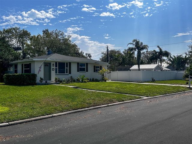 11 N CREST AVENUE, Clearwater, FL 33755