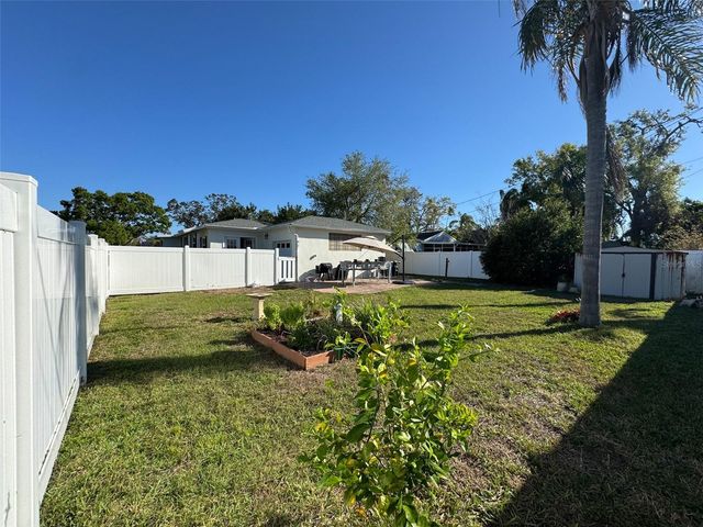 11 N CREST AVENUE, Clearwater, FL 33755