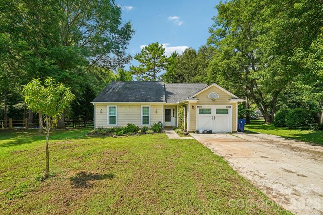 13942 Dannemara Drive, Pineville, NC 28134
