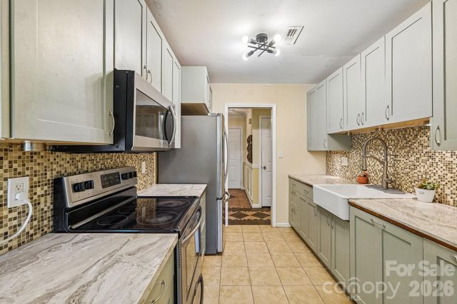 13942 Dannemara Drive, Pineville, NC 28134