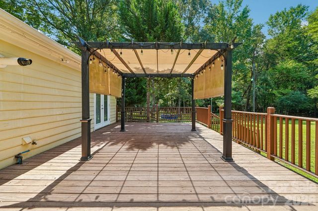 13942 Dannemara Drive, Pineville, NC 28134