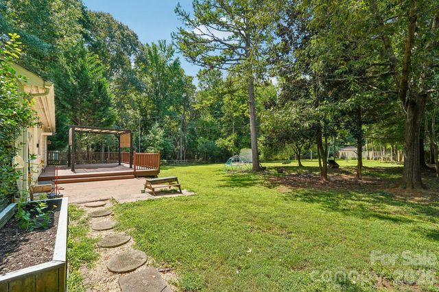 13942 Dannemara Drive, Pineville, NC 28134