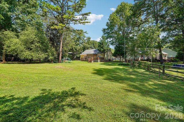 13942 Dannemara Drive, Pineville, NC 28134