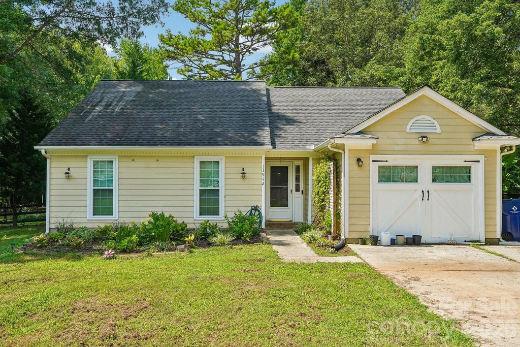 13942 Dannemara Drive, Pineville, NC 28134