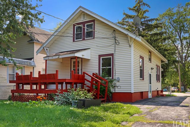 825 N Ash Street, Waukegan, IL 60085