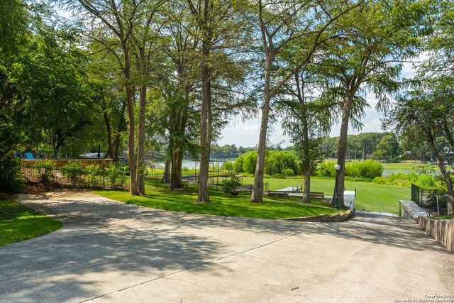 124 allens bend, New Braunfels, TX 78130