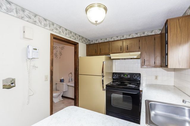24 Fieldstone Drive, Londonderry, NH 03053
