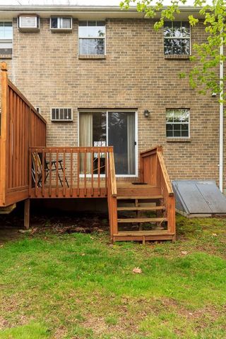 24 Fieldstone Drive, Londonderry, NH 03053