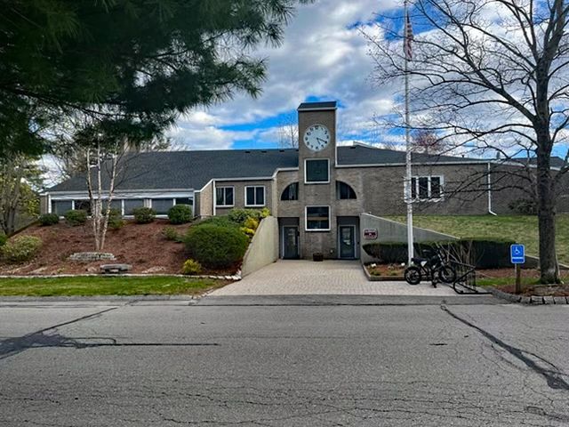 24 Fieldstone Drive, Londonderry, NH 03053