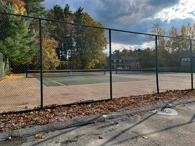 24 Fieldstone Drive, Londonderry, NH 03053