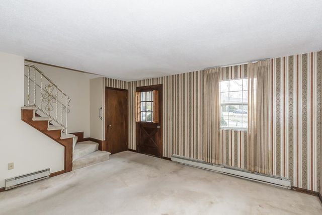 24 Fieldstone Drive, Londonderry, NH 03053