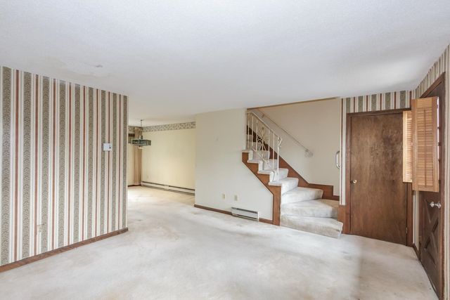 24 Fieldstone Drive, Londonderry, NH 03053