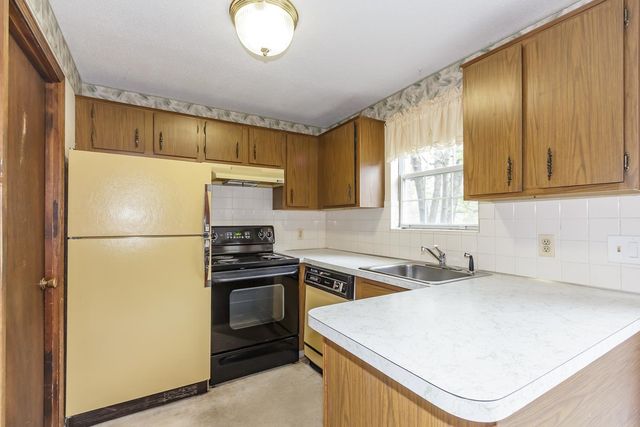 24 Fieldstone Drive, Londonderry, NH 03053