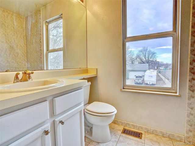 3160 S Halifax Street, Aurora, CO 80013