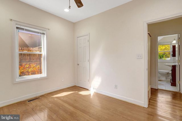 2206 S GRANT ST S, Arlington, VA 22202