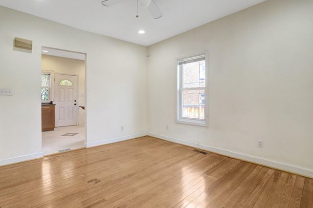 2206 S GRANT ST S, Arlington, VA 22202