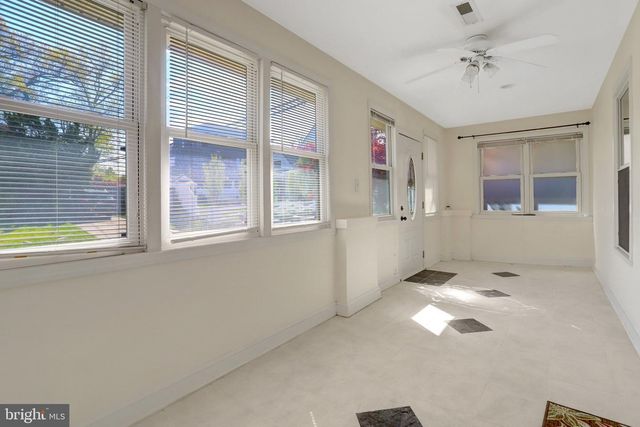 2206 S GRANT ST S, Arlington, VA 22202