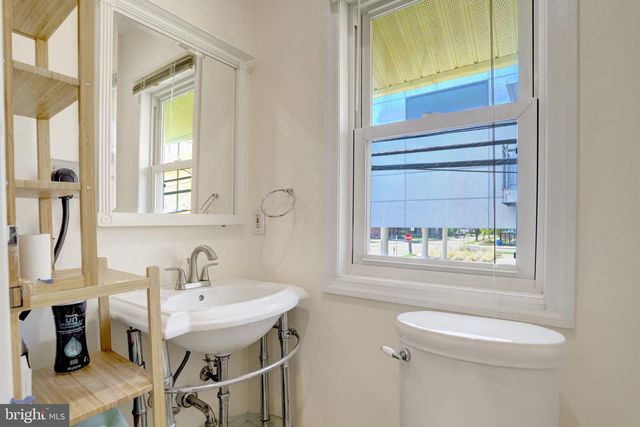 2206 S GRANT ST S, Arlington, VA 22202
