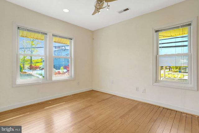 2206 S GRANT ST S, Arlington, VA 22202