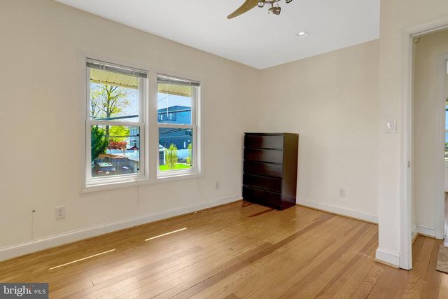 2206 S GRANT ST S, Arlington, VA 22202