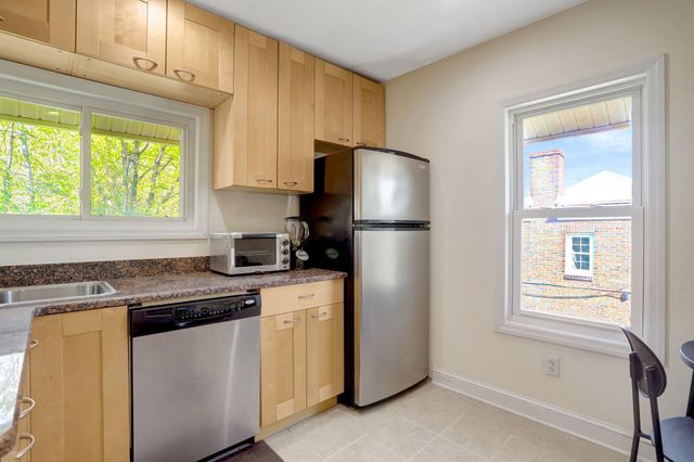 2206 S GRANT ST S, Arlington, VA 22202