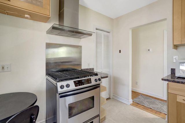 2206 S GRANT ST S, Arlington, VA 22202