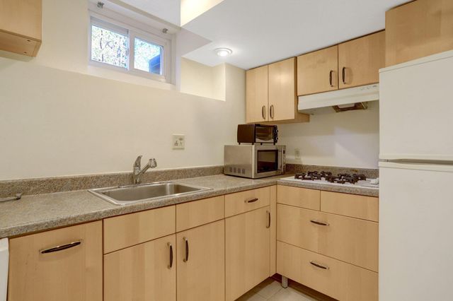 2206 S GRANT ST S, Arlington, VA 22202
