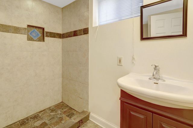 2206 S GRANT ST S, Arlington, VA 22202