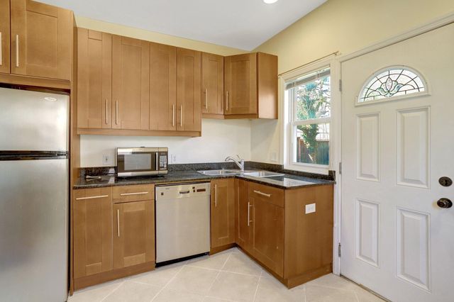 2206 S GRANT ST S, Arlington, VA 22202