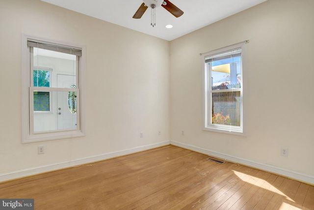 2206 S GRANT ST S, Arlington, VA 22202