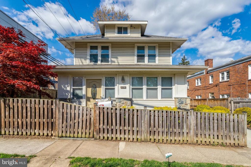 2206 S GRANT ST S, Arlington, VA 22202
