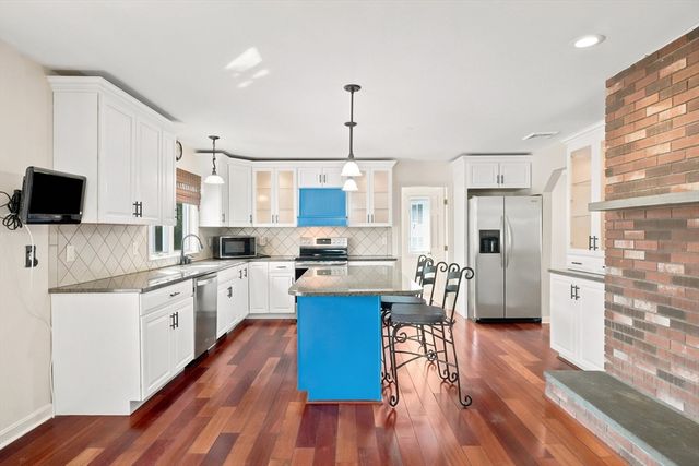 24 Uptack Rd, Groveland, MA 01834