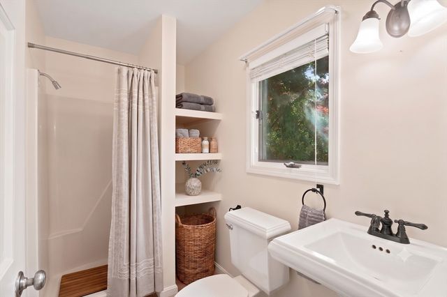 24 Uptack Rd, Groveland, MA 01834