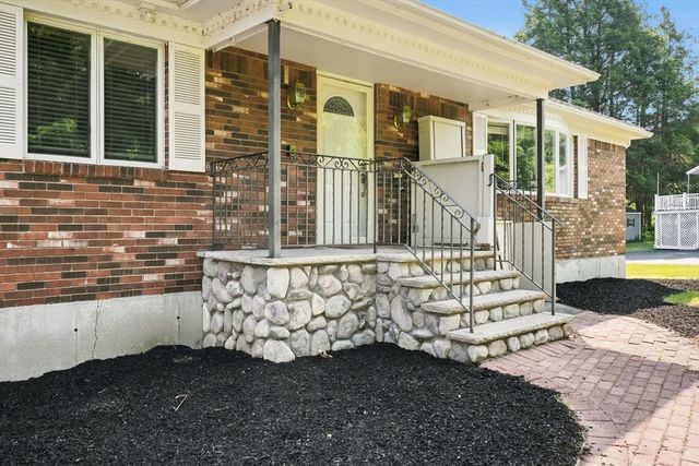24 Uptack Rd, Groveland, MA 01834