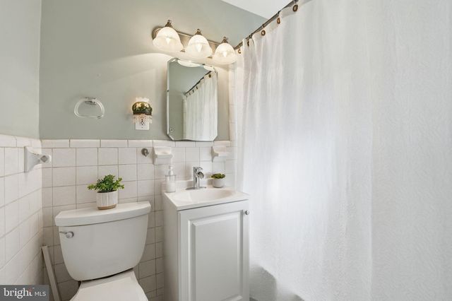 6821 BARRETT RD, Falls Church, VA 22042