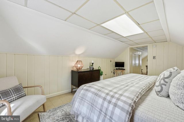 6821 BARRETT RD, Falls Church, VA 22042