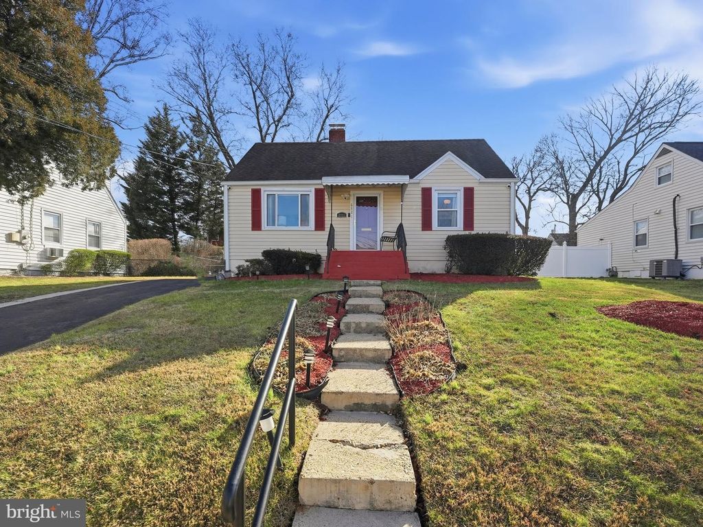 6821 BARRETT RD, Falls Church, VA 22042